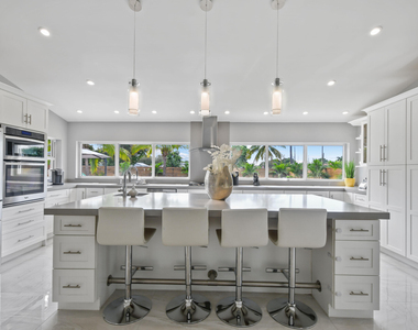 7101 W Lake Drive - Photo Thumbnail 10