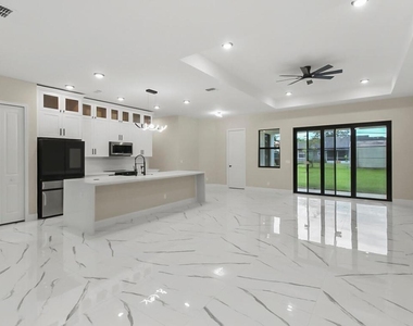 1143 Sw Estaugh Avenue - Photo Thumbnail 20