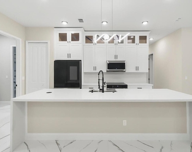 1143 Sw Estaugh Avenue - Photo Thumbnail 23