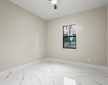 1143 Sw Estaugh Avenue - Photo Thumbnail 37