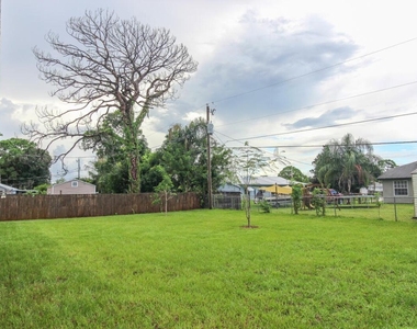 1143 Sw Estaugh Avenue - Photo Thumbnail 13
