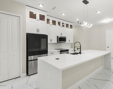 1143 Sw Estaugh Avenue - Photo Thumbnail 25