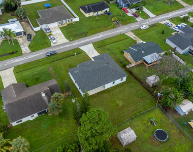 1143 Sw Estaugh Avenue - Photo Thumbnail 6