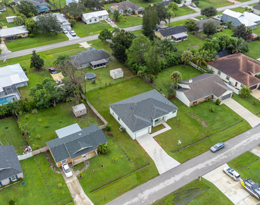 1143 Sw Estaugh Avenue - Photo Thumbnail 7