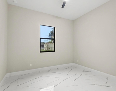 1143 Sw Estaugh Avenue - Photo Thumbnail 40