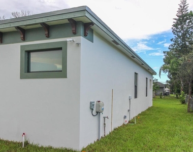 1143 Sw Estaugh Avenue - Photo Thumbnail 12