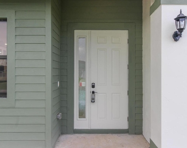 1143 Sw Estaugh Avenue - Photo Thumbnail 18
