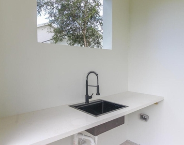 1143 Sw Estaugh Avenue - Photo Thumbnail 17