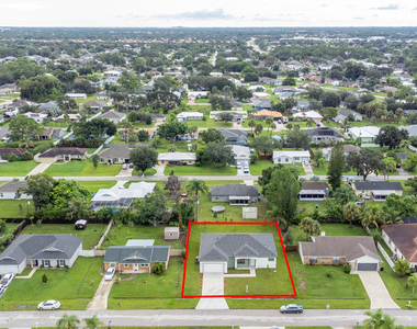 1143 Sw Estaugh Avenue - Photo Thumbnail 4