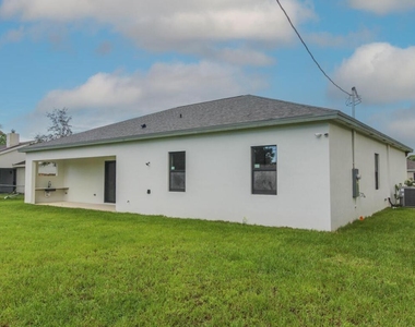 1143 Sw Estaugh Avenue - Photo Thumbnail 15