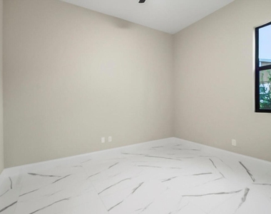 1143 Sw Estaugh Avenue - Photo Thumbnail 43