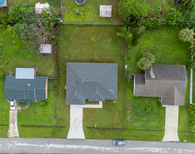 1143 Sw Estaugh Avenue - Photo Thumbnail 2