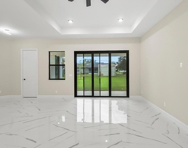 1143 Sw Estaugh Avenue - Photo Thumbnail 21