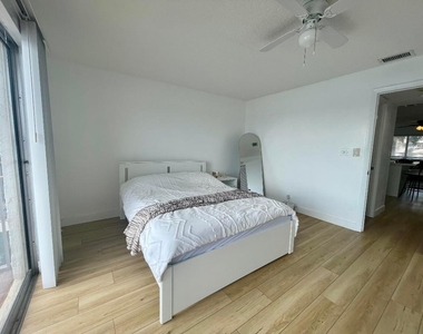 1100 Crystal Lake Drive - Photo Thumbnail 14