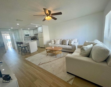 1100 Crystal Lake Drive - Photo Thumbnail 4