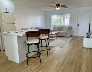1100 Crystal Lake Drive - Photo Thumbnail 9