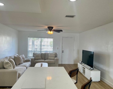 1100 Crystal Lake Drive - Photo Thumbnail 3