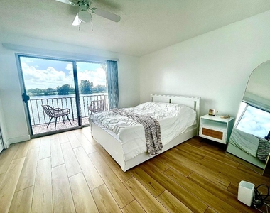 1100 Crystal Lake Drive - Photo Thumbnail 13