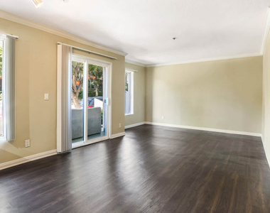 1710 N Fuller Ave - Photo Thumbnail 12