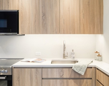 19 Rockwell Place - Photo Thumbnail 5