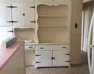 983 E Philadelphia Street - Photo Thumbnail 2
