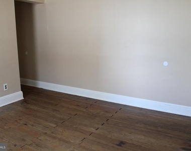 983 E Philadelphia Street - Photo Thumbnail 8