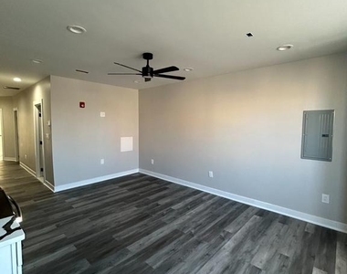 1313 N 52nd Street - Photo Thumbnail 5