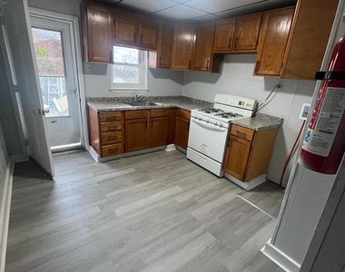 814 Upland Street - Photo Thumbnail 17