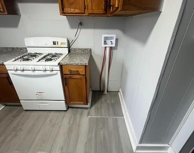 814 Upland Street - Photo Thumbnail 18