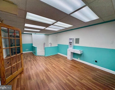 3002 N Centre Street - Photo Thumbnail 2