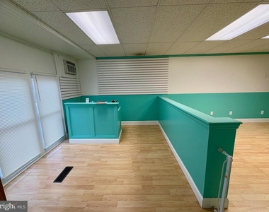 3002 N Centre Street - Photo Thumbnail 6