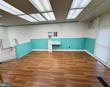 3002 N Centre Street - Photo Thumbnail 1