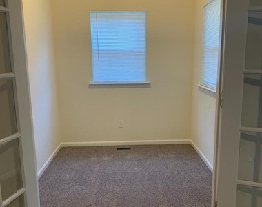 5061 Bayside Rd - Photo Thumbnail 4