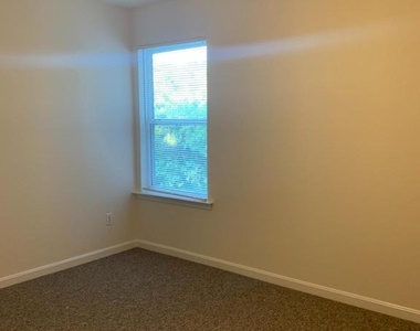 5061 Bayside Rd - Photo Thumbnail 13