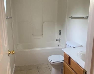 5061 Bayside Rd - Photo Thumbnail 11