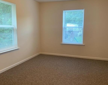5061 Bayside Rd - Photo Thumbnail 10