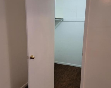 625 A Chesapeake Street Se - Photo Thumbnail 10