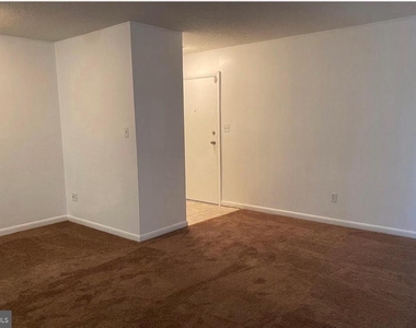 625 A Chesapeake Street Se - Photo Thumbnail 4