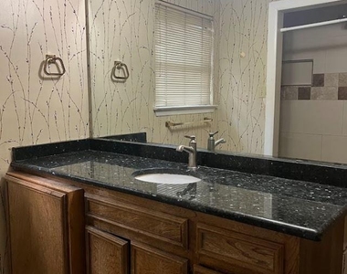 2813 Rio Grande St - Photo Thumbnail 15