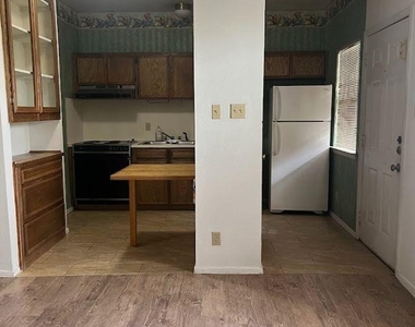 2813 Rio Grande St - Photo Thumbnail 3