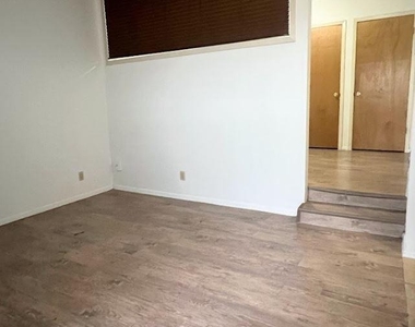 2813 Rio Grande St - Photo Thumbnail 2