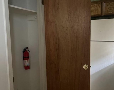 2813 Rio Grande St - Photo Thumbnail 6