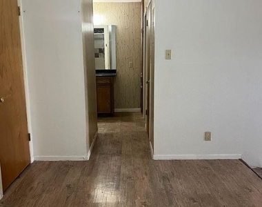 2813 Rio Grande St - Photo Thumbnail 10