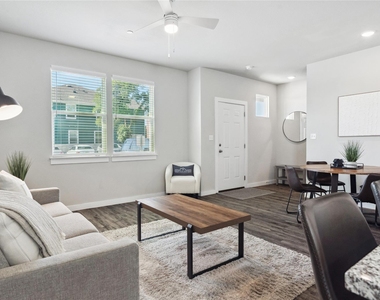 523 Powell Dr - Photo Thumbnail 4