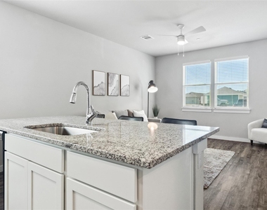 523 Powell Dr - Photo Thumbnail 9