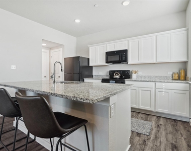 523 Powell Dr - Photo Thumbnail 7