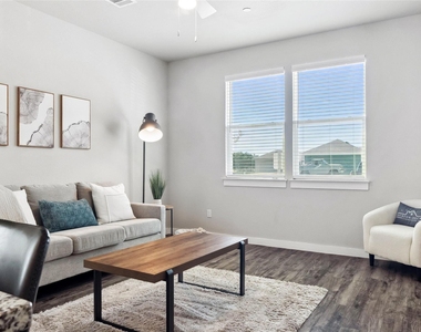 523 Powell Dr - Photo Thumbnail 13