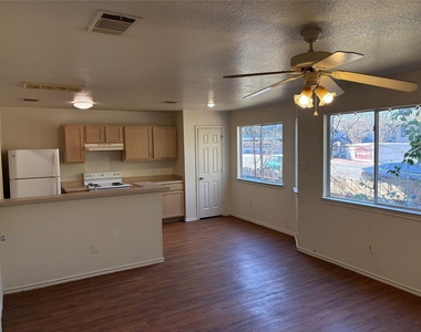 111 Cedar Grv - Photo Thumbnail 1
