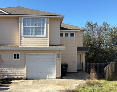 111 Cedar Grv - Photo Thumbnail 14