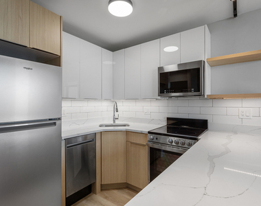 6166 N Sheridan Road - Photo Thumbnail 4
